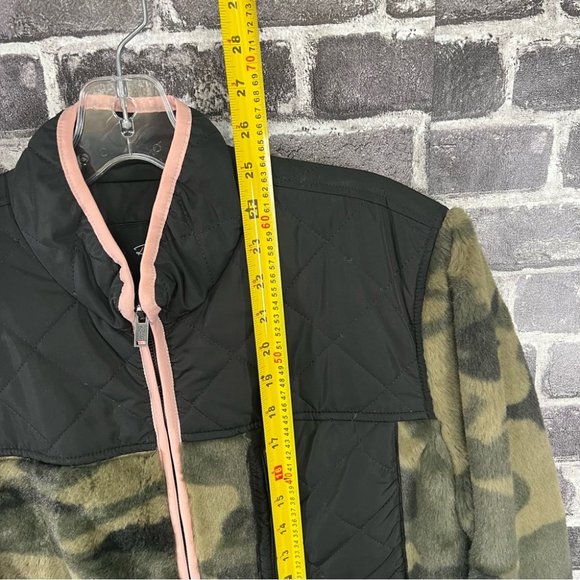 NWT Rails Wesley Front Zip Faux Fur Jacket - size M - Picture 13 of 16